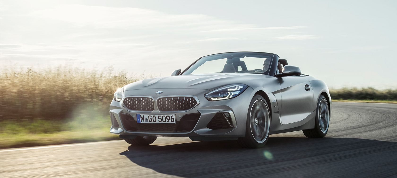 BMW Z4 M40i Roadster G29 2019 Cabrio BMW Individual Frozen Grey metallic driving three-quarter front view