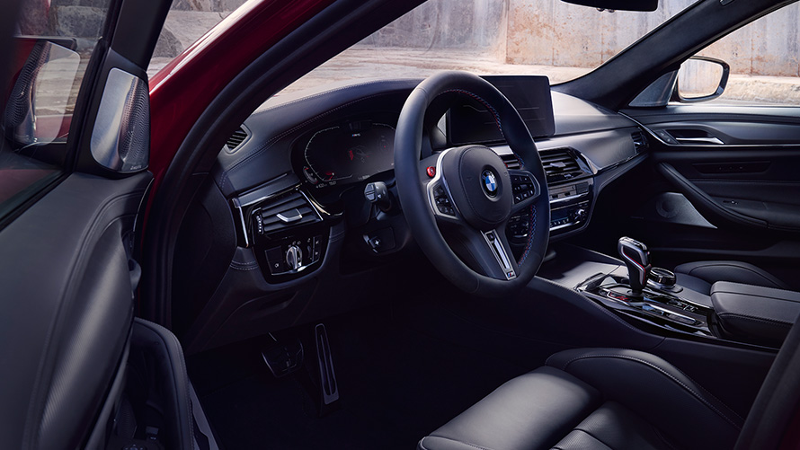 BMW M5 Competition F90 LCI Facelift 2020 cockpit with open door