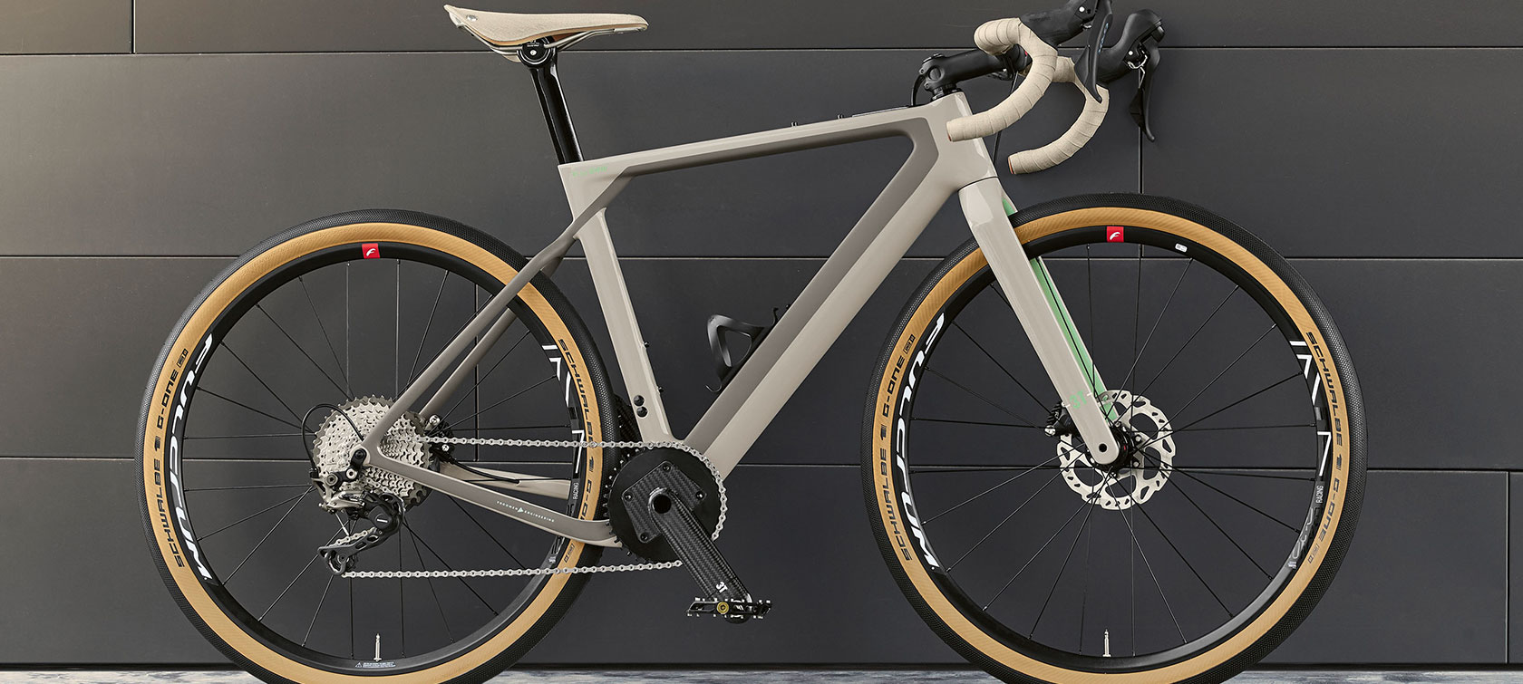 The picture shows the 3T for BMW Gravelbike.